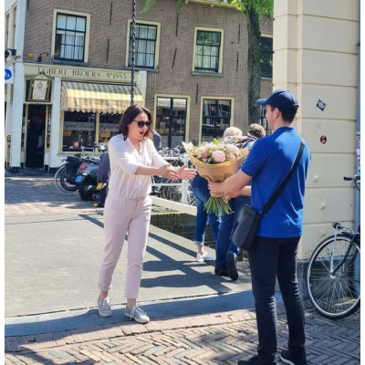 Алкмар, Нідерланди - Букет троянд Софія