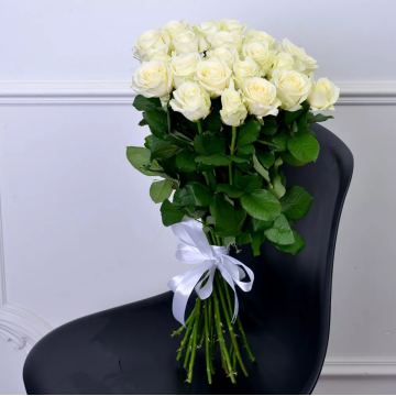 Букет із 21 білої троянди (60см-70см)