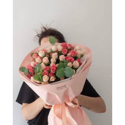 Афіни, Греція - букет із кущової троянди