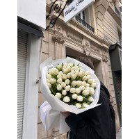 Париж, Франція - букет з 51 білого тюльпану.