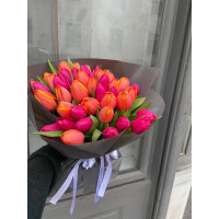Відень, Австрія - 30 різнокольорових тюльпанів