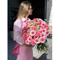 Monaco - Assembled bouquet of flowers