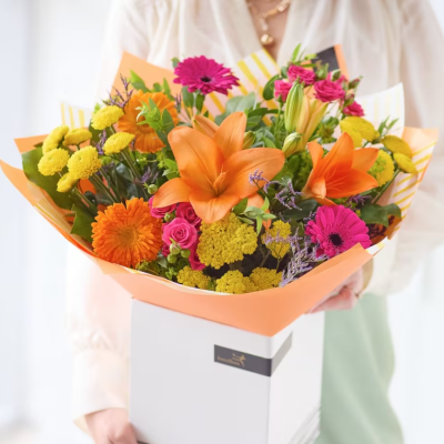 Збірний яскравий букет