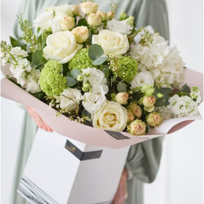 Luxurious neutral bouquet