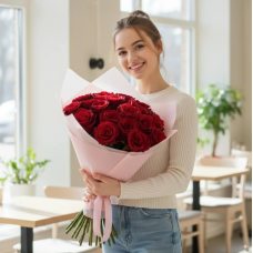 Букет 19 червоних троянд