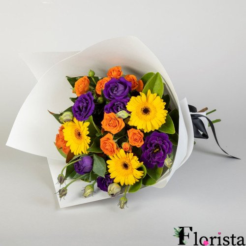 Збірний букет квітів