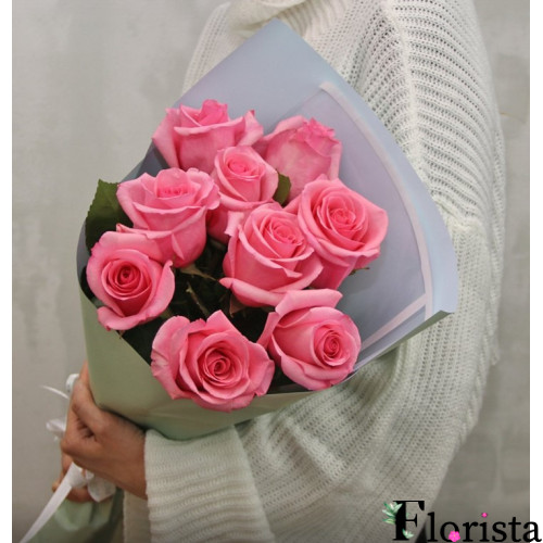 Langenfeld, Deutschland - Strauß aus 9 rosa Rosen.