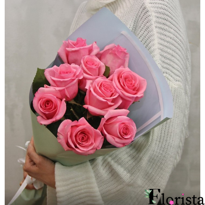 Langenfeld, Deutschland - Strauß aus 9 rosa Rosen.