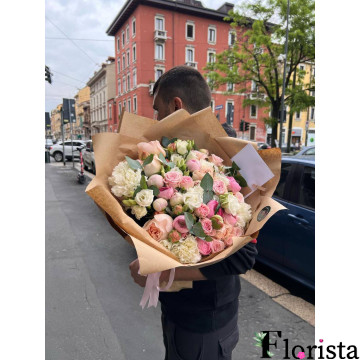 Мілан, Італія - Збірний букет квітів