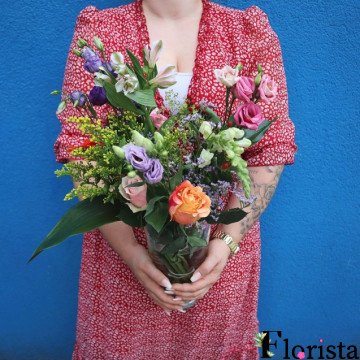 Збірний букет квітів