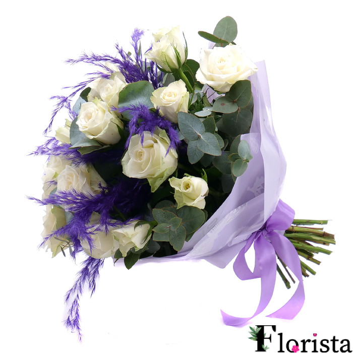 Білі троянди та кортадерія