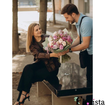 Прага, Чехія - Букет 60 великоквіткових троянд.