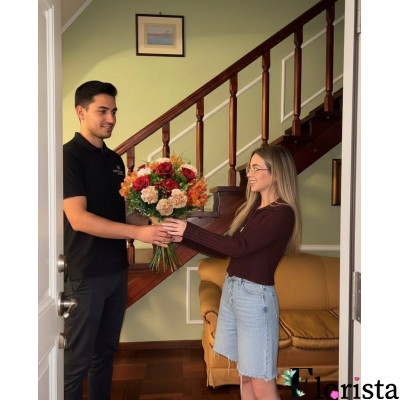 Неаполь, Італія - Збірний букет квітів