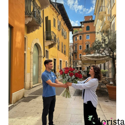 Верона, Італія - Букет з 12 червоних троянд