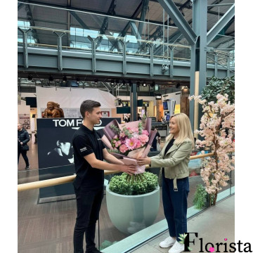 Ванкувер, Канада - Збірний букет квітів «Красивий у рожевому»