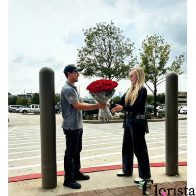 Х'юстон, США - Букет з 36 червоних троянд.