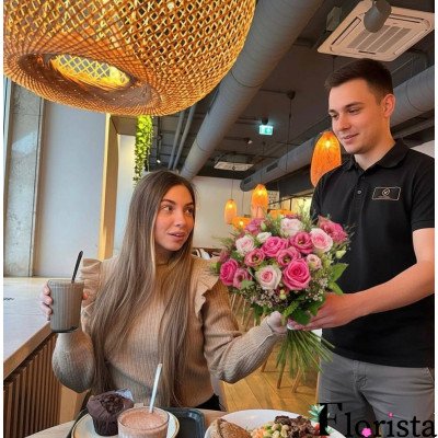 Зальцбург, Австрія - Розкішні рожеві рум'яна