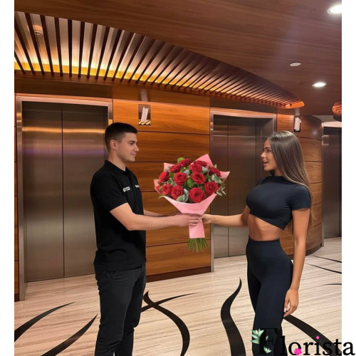 Белфаст, Великобританія - 12 червоних троянд