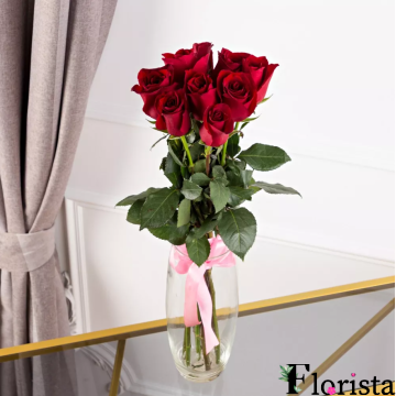 9 червоних троянд