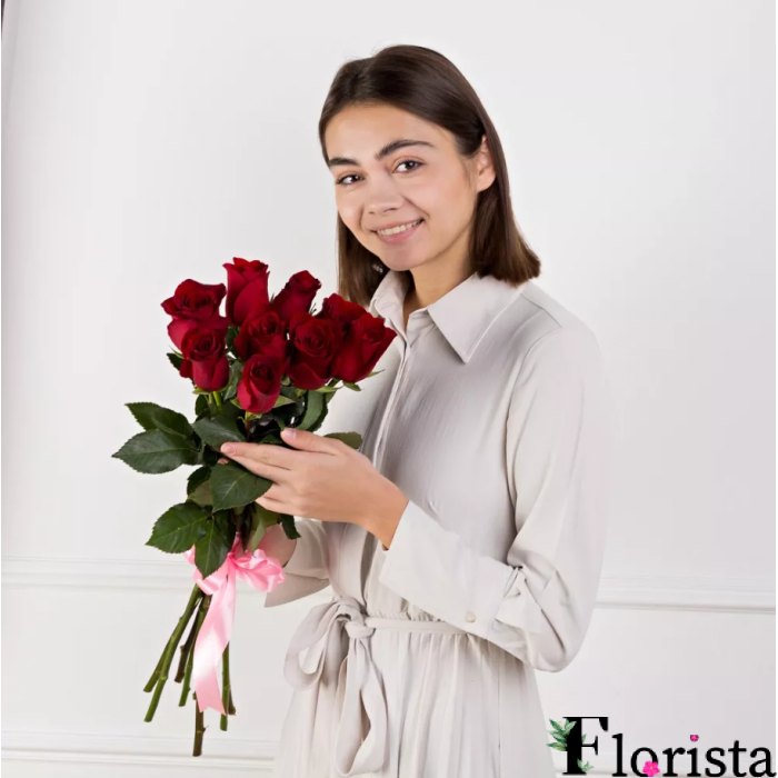 9 червоних троянд