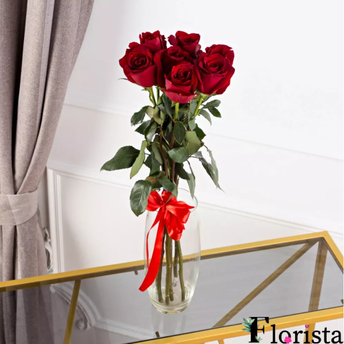 7 червоних троянд