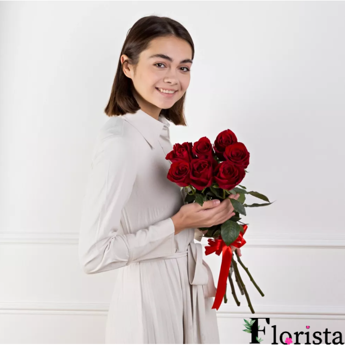 7 червоних троянд