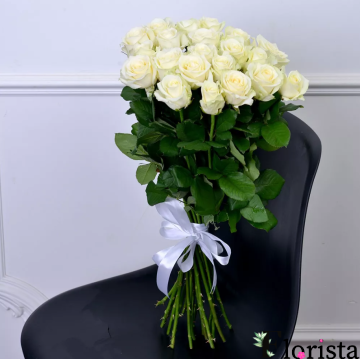 Букет із 21 білої троянди (60см-70см)