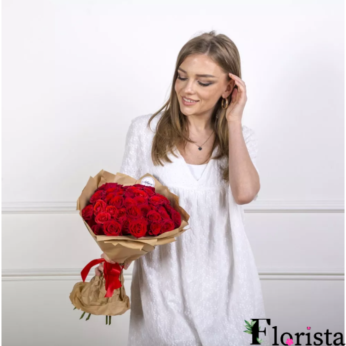 21 червоних троянд (40см-50см)