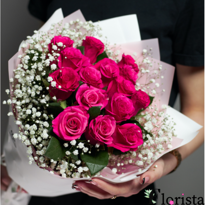 Рожеві троянди з гіпсофілою - троянди преміум класу