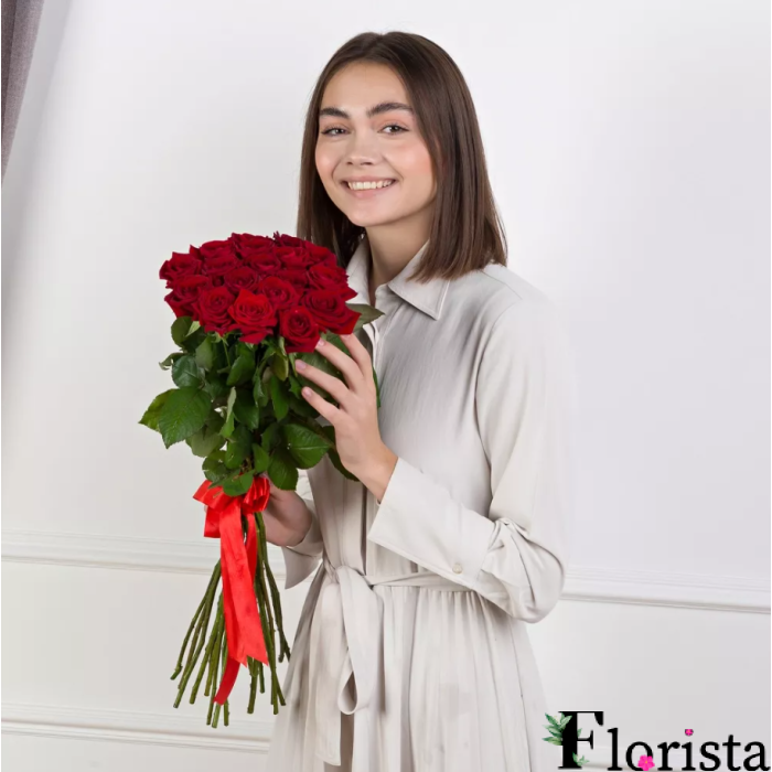 Букет із 19 червоних троянд (60см-70см)