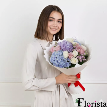 Букет гортензій і троянд