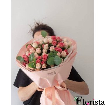 Афіни, Греція - букет із кущової троянди