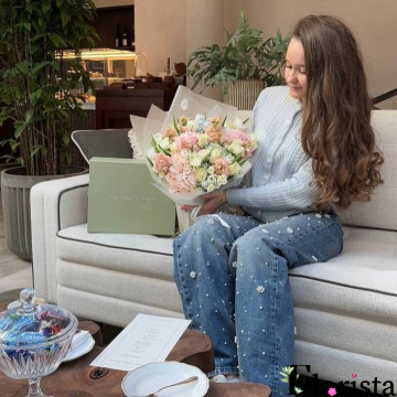 Мюнхен, Німеччина - збірний букет квітів