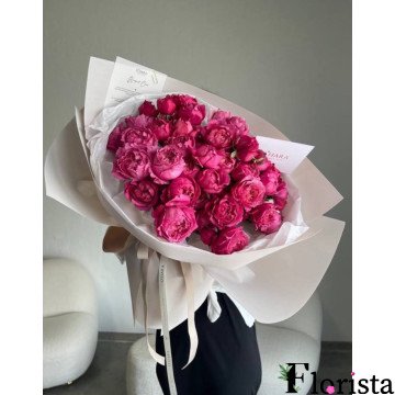 Дубай, ОАЕ - букет піоноподібної троянди